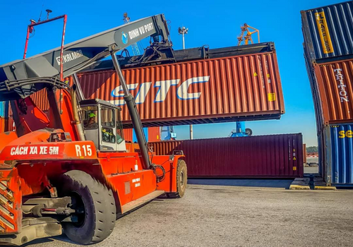Real Logistics làm hàng tại cảng Hải Phòng
